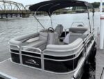 Bennington 20s | 90HP | 20' | 10 Person Max (Unit 2) - Image 3