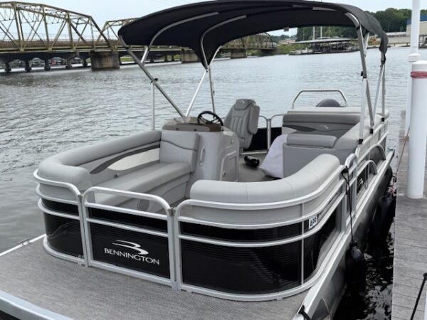 Bennington 20s | 90HP | 20' | 10 Person Max (Unit 2) - Image 3