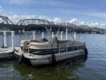 Sun Tracker 22DLX Party Barge